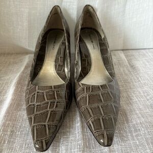 BANDOLINO SZ 6.5 Crocodile Pattern Kitten Heels